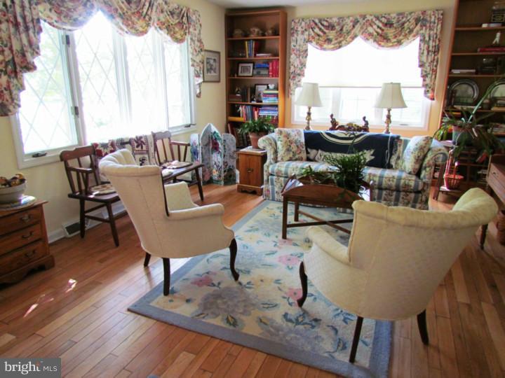 518 Troon Road Dover, DE 19904 - Photo 4 of 24 Living Room