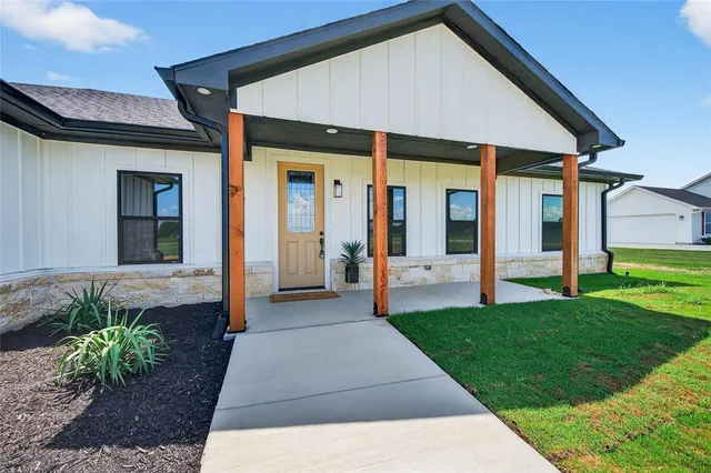 $437,500 | 192 Brooks Lane, Sadler, TX 76264