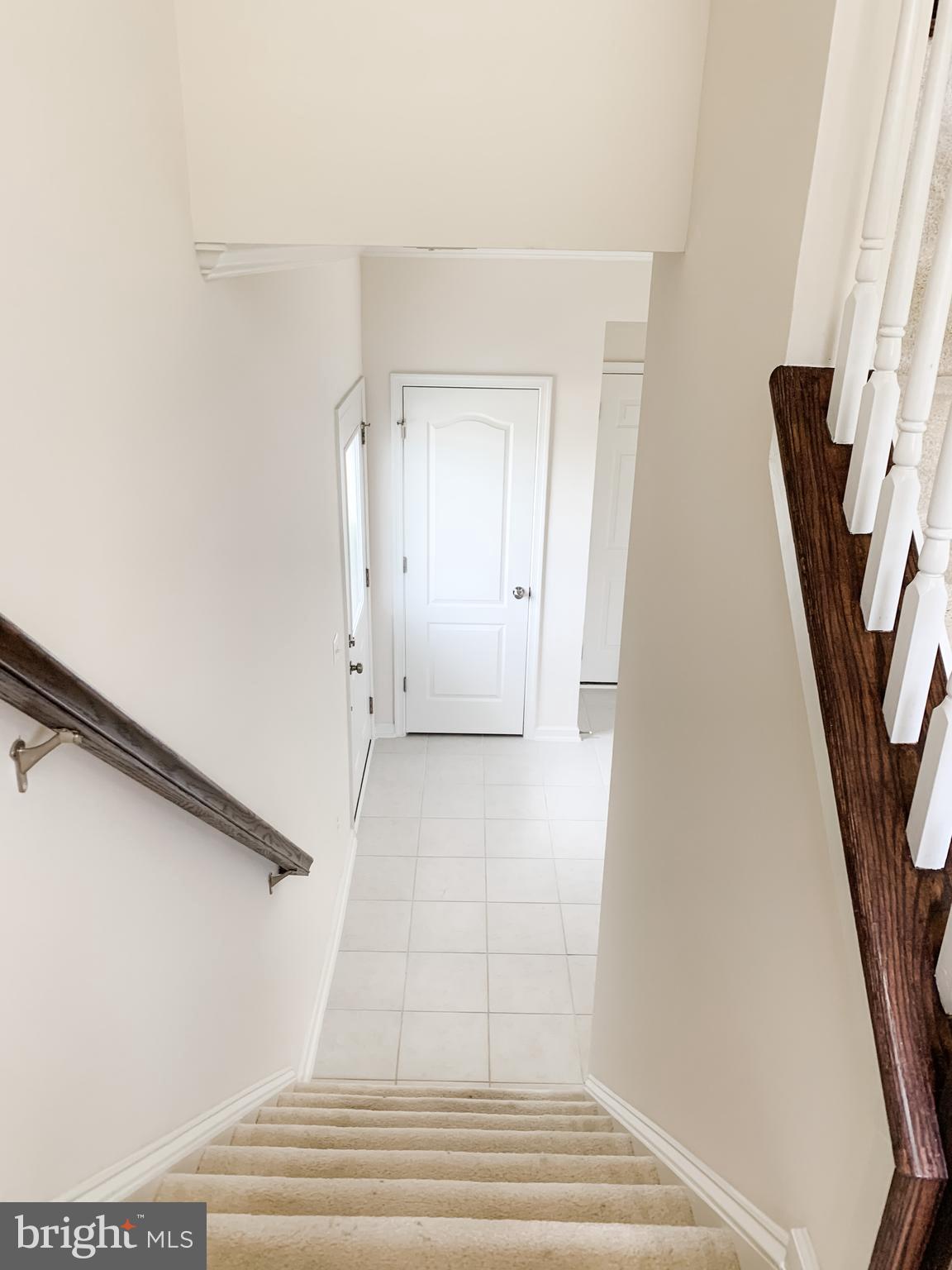 43322 Novi Terrace Ashburn, VA 20147 - Photo 7 of 19 a view of a hallway