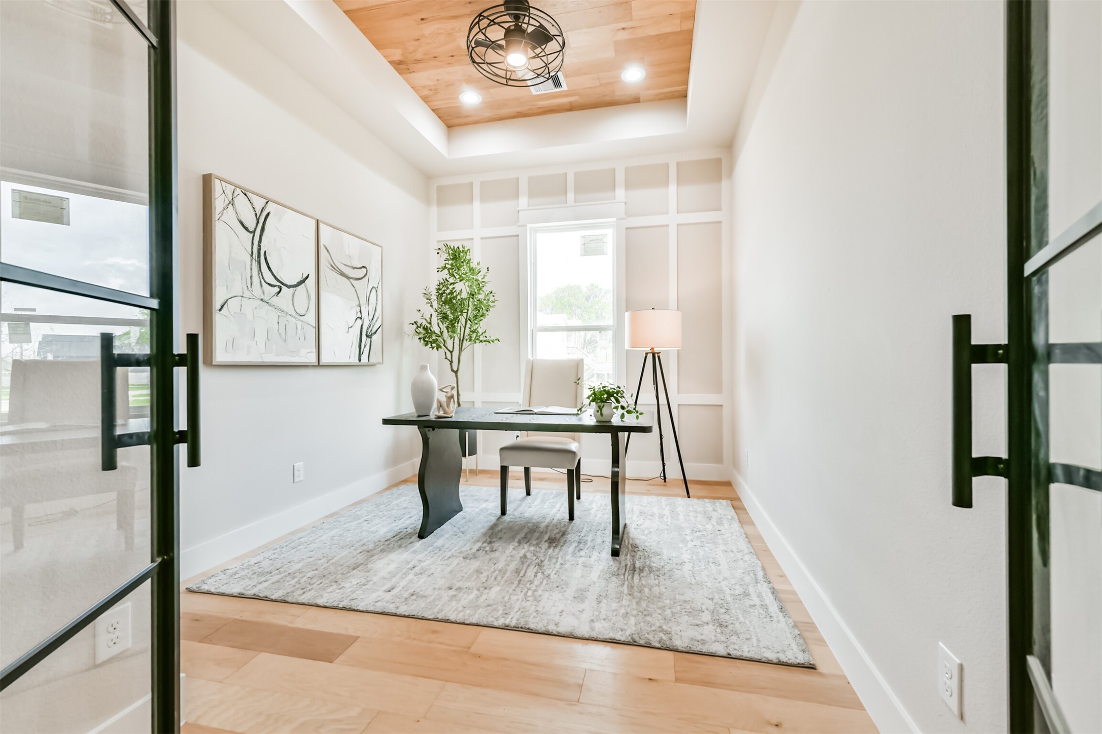 250 Pony Trail Angleton, TX 77515 - Photo 8 of 32 Versatile space for a private office or cozy bedroom.