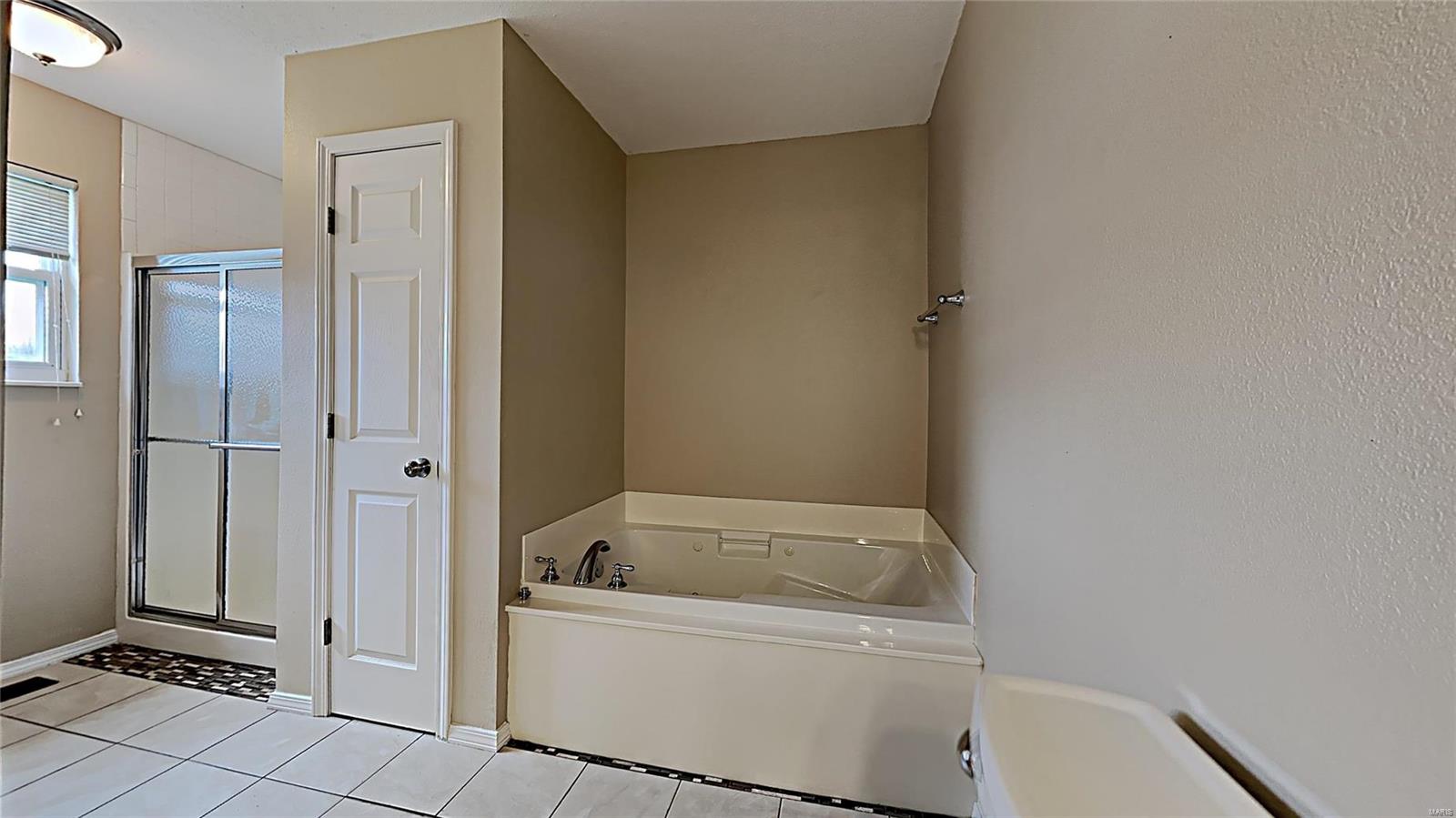 327 Logan Drive O'Fallon, IL 62269 - Photo 12 of 23 Gallery Image 12