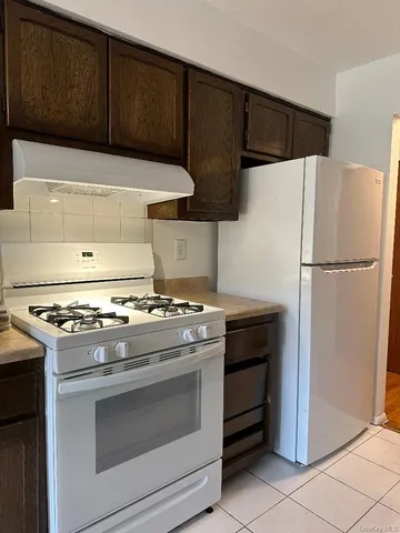 $2,100 | 7-4 East Lawrence Park Drive, Unit 4, Piermont, NY 10968