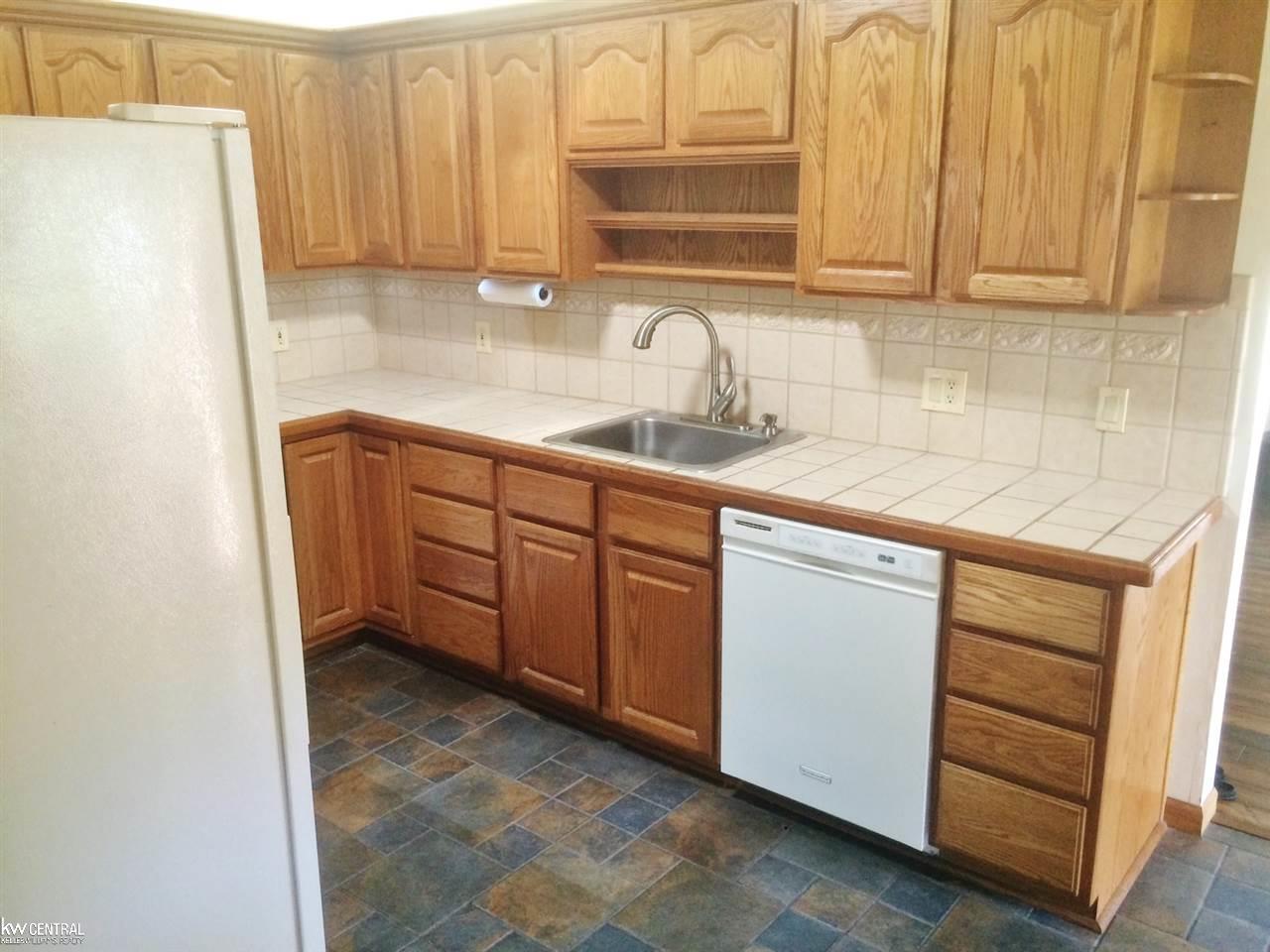 2887 Wisconsin Road Troy, MI 48083 - Photo 11 of 23 31298844-10.JPG