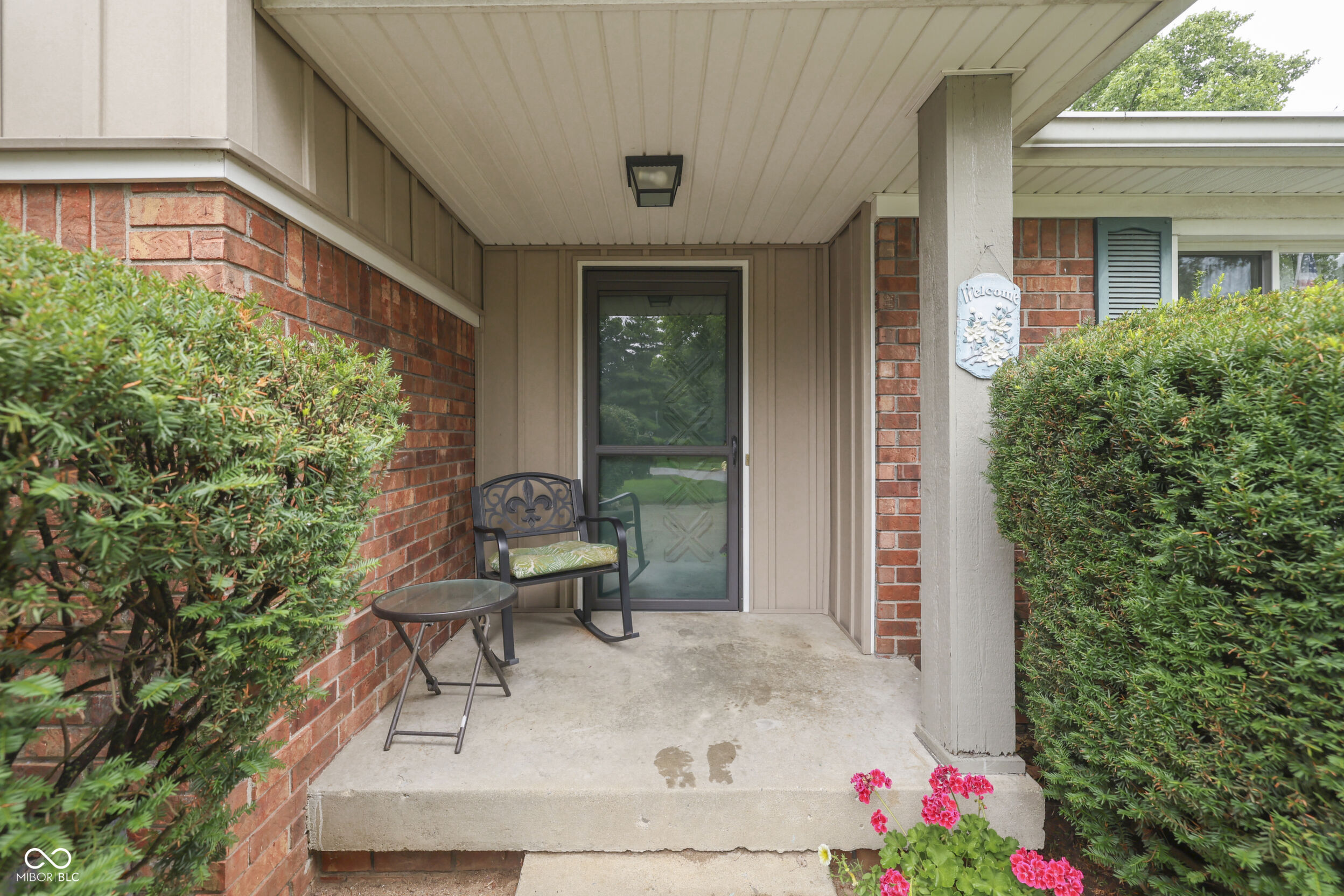 388 Leaning Tree Road Greenwood, IN 46142 - Photo 2 of 27