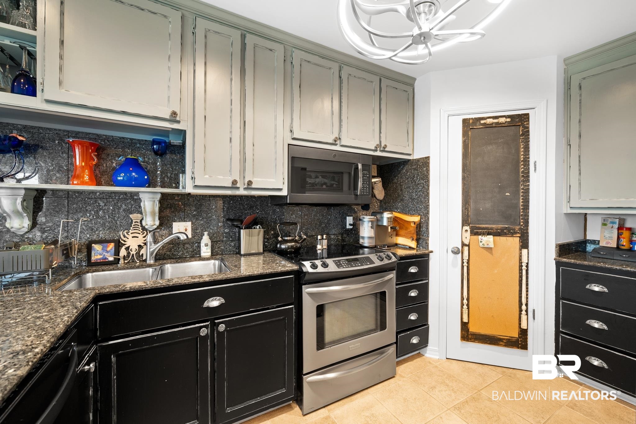710 South Mobile Street, Unit 28 Fairhope, AL 36532 - Photo 19 of 45 Kitchen and Pantry