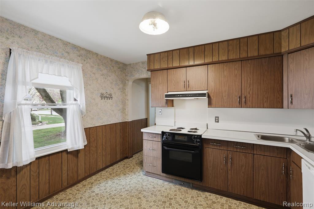 3807 Harding Street Dearborn, MI 48124 - Photo 9 of 38