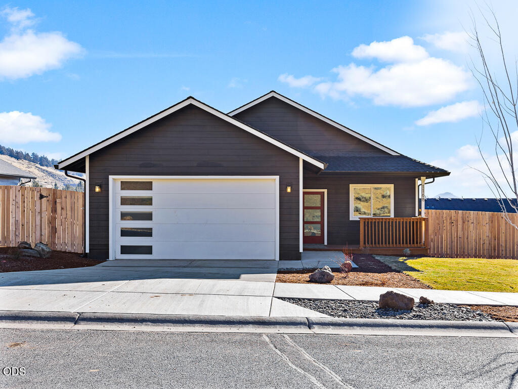 1176 West Ridge Drive, Unit 113 Klamath Falls, OR 97601 - Photo 1 of 23