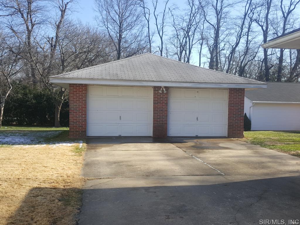 2211 State Street Alton, IL 62002 - Photo 2 of 20