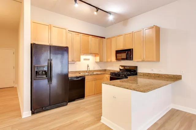 $2,750 | 910 West Madison Street, Unit 409, Chicago, IL 60607