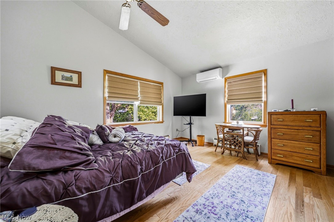 852 Englewood Road Cleveland Heights, OH 44121 - Photo 20 of 26 Owners Suite
