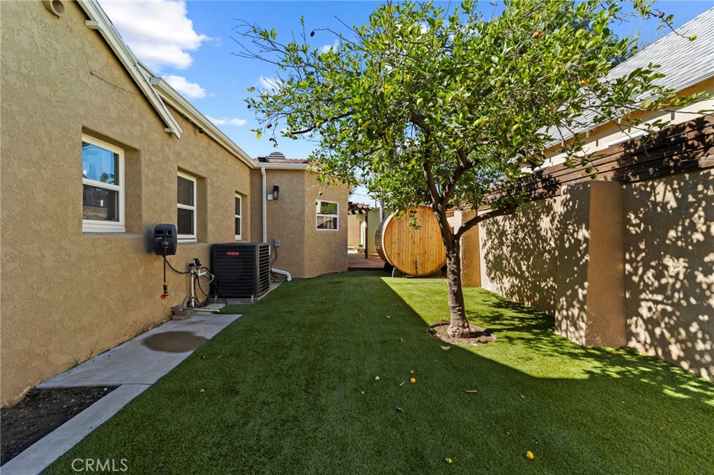 1697 Allen Avenue Pasadena, CA 91104 - Photo 46 of 58 a view of a back yard of the house