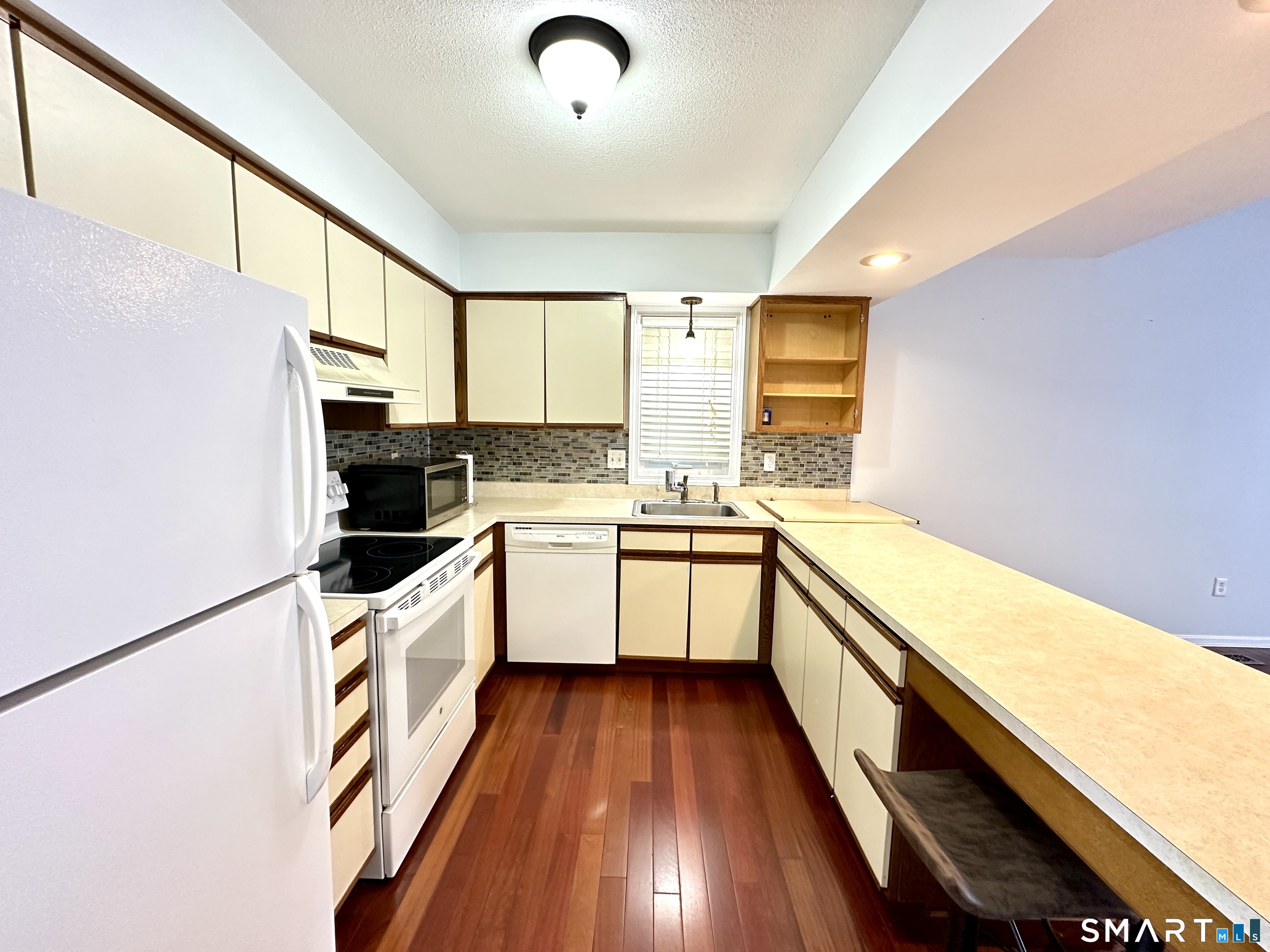 24 Oak Ridge Drive, Unit 24 Windsor Locks, CT 06096 - Photo 2 of 13