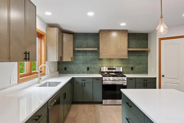 $619,900 | 639 Carver Bluffs Parkway, Carver, MN 55315