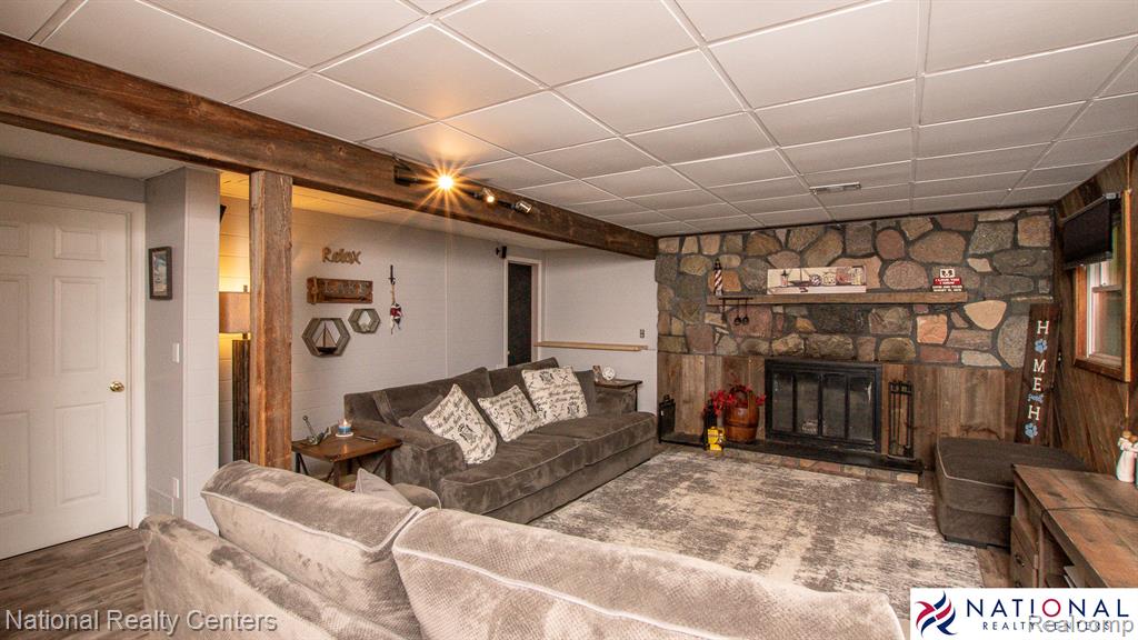 4100 Mapleleaf Road Waterford, MI 48328 - Photo 19 of 52