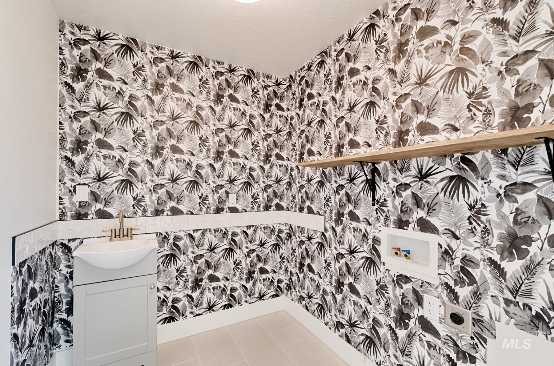 6216 South Wayland Way Meridian, ID 83642 - Photo 26 of 38 Utility space with botanical-patterned wallpaper