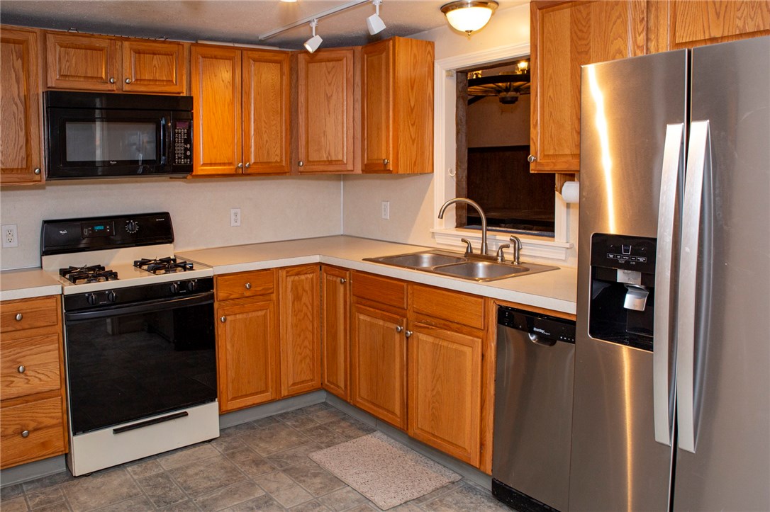 31 Largo Road Warwick, RI 02886 - Photo 10 of 34 Gallery Image 10