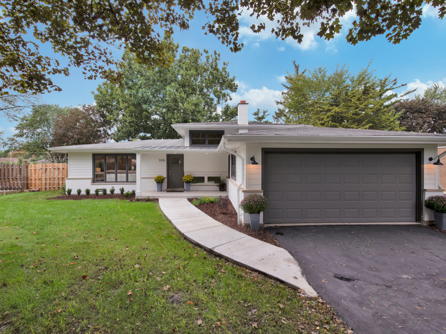 5318 Wolf Road Western Springs, IL 60558 - Photo 2 of 35