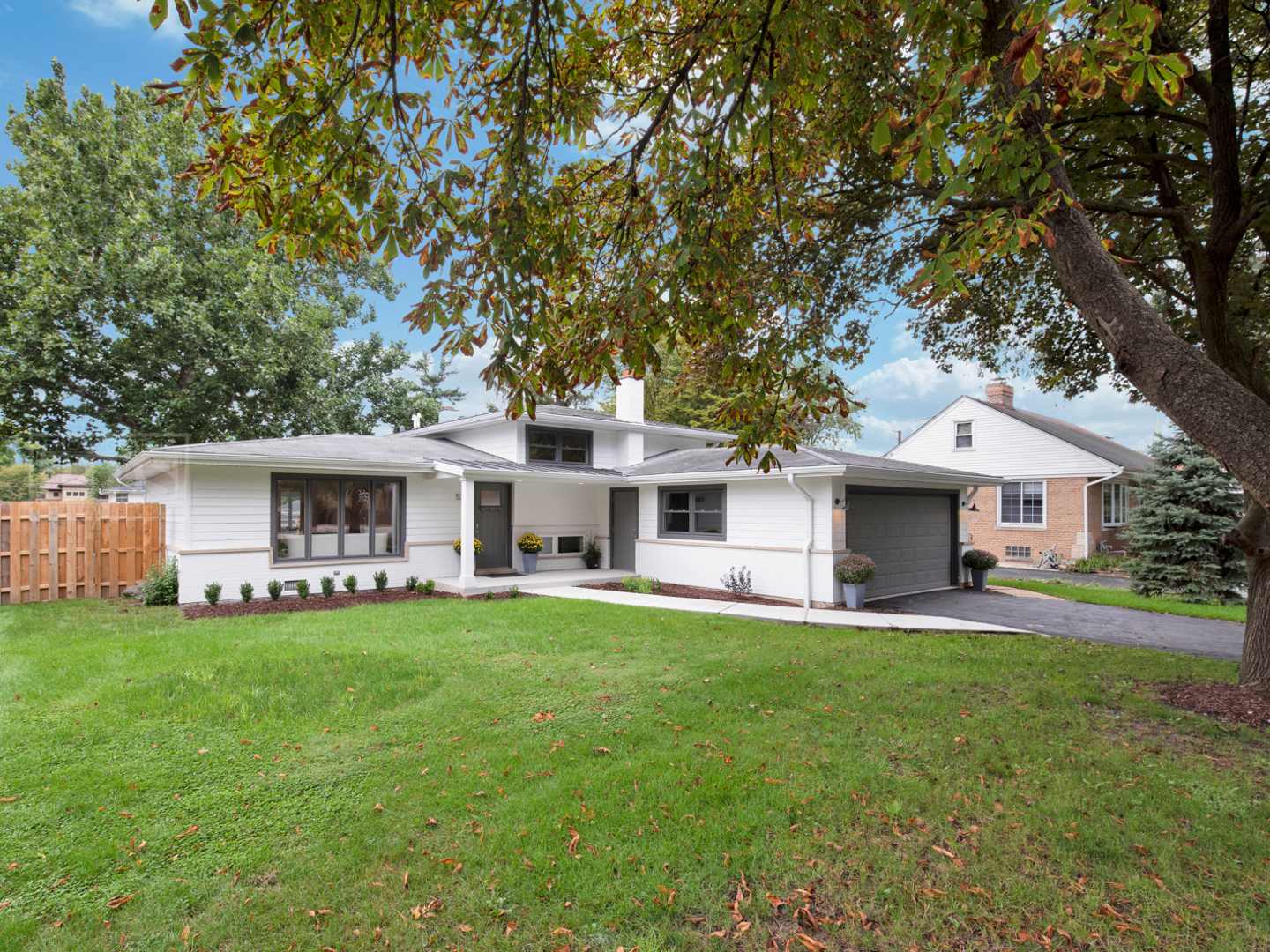 5318 Wolf Road Western Springs, IL 60558 - Photo 3 of 35