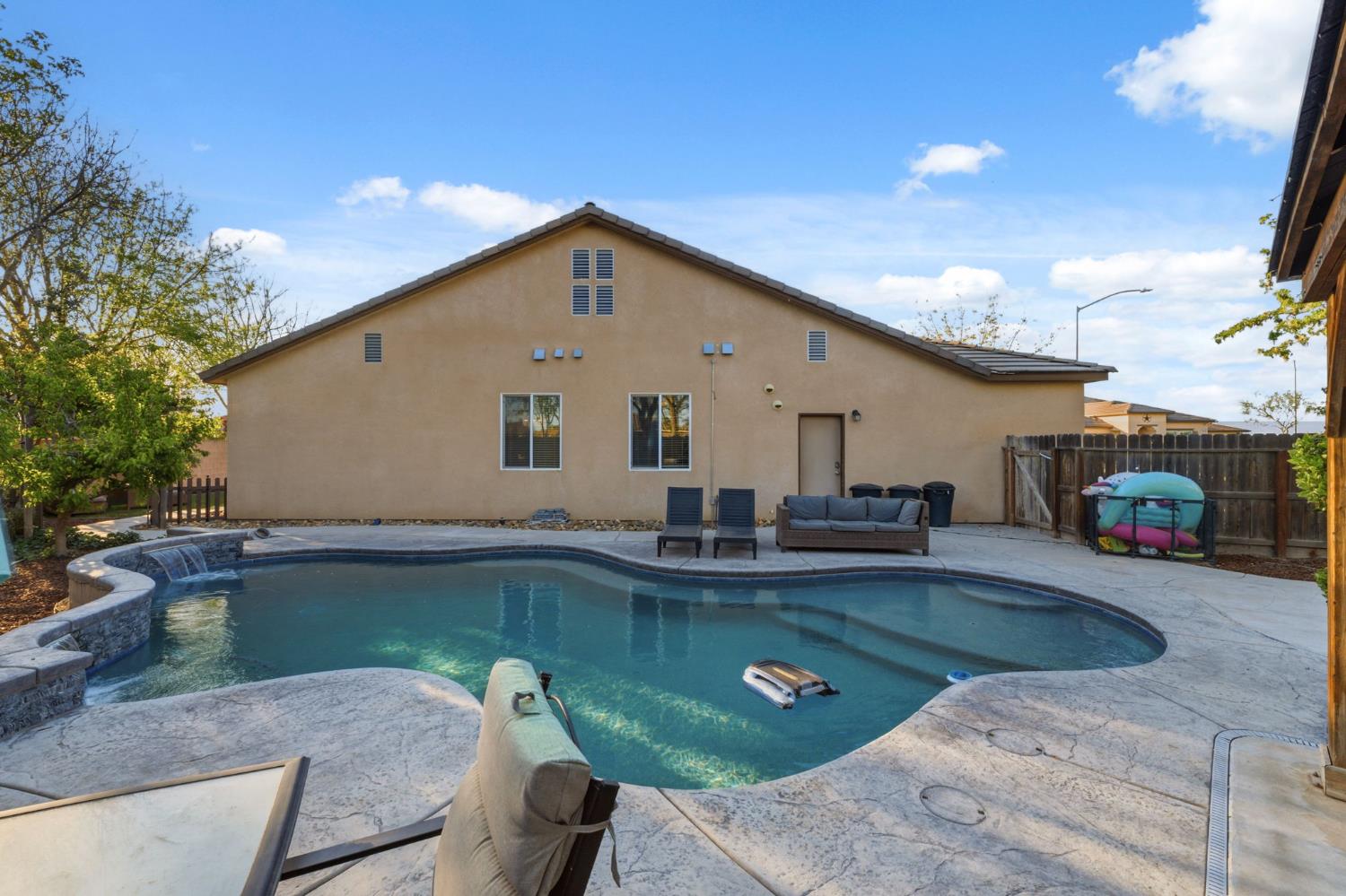 15717 West Botelho Avenue Kerman, CA 93630 - Photo 35 of 43 a view of a backyard with sitting area
