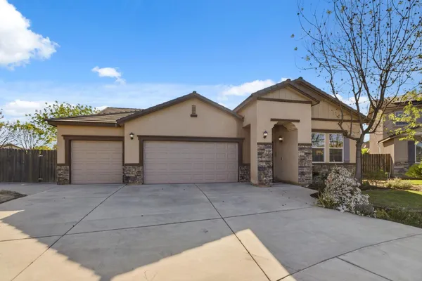 a view of a house with a yard and garage