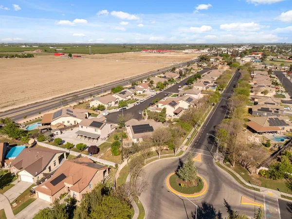 $605,000 | 15717 West Botelho Avenue, Kerman, CA 93630