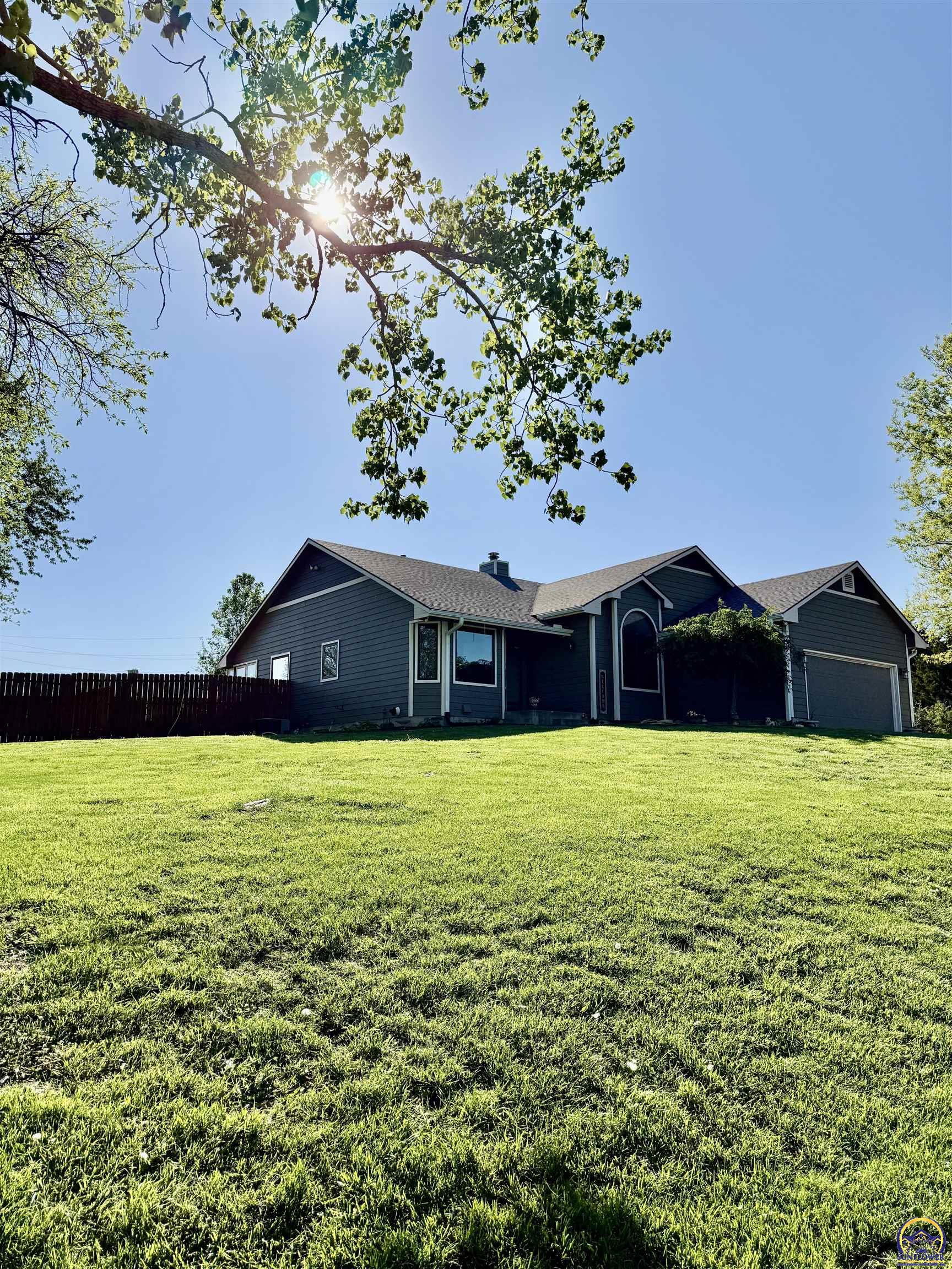 6506 Crescent Rim Drive Ozawkie, KS 66070 - Photo 2 of 72