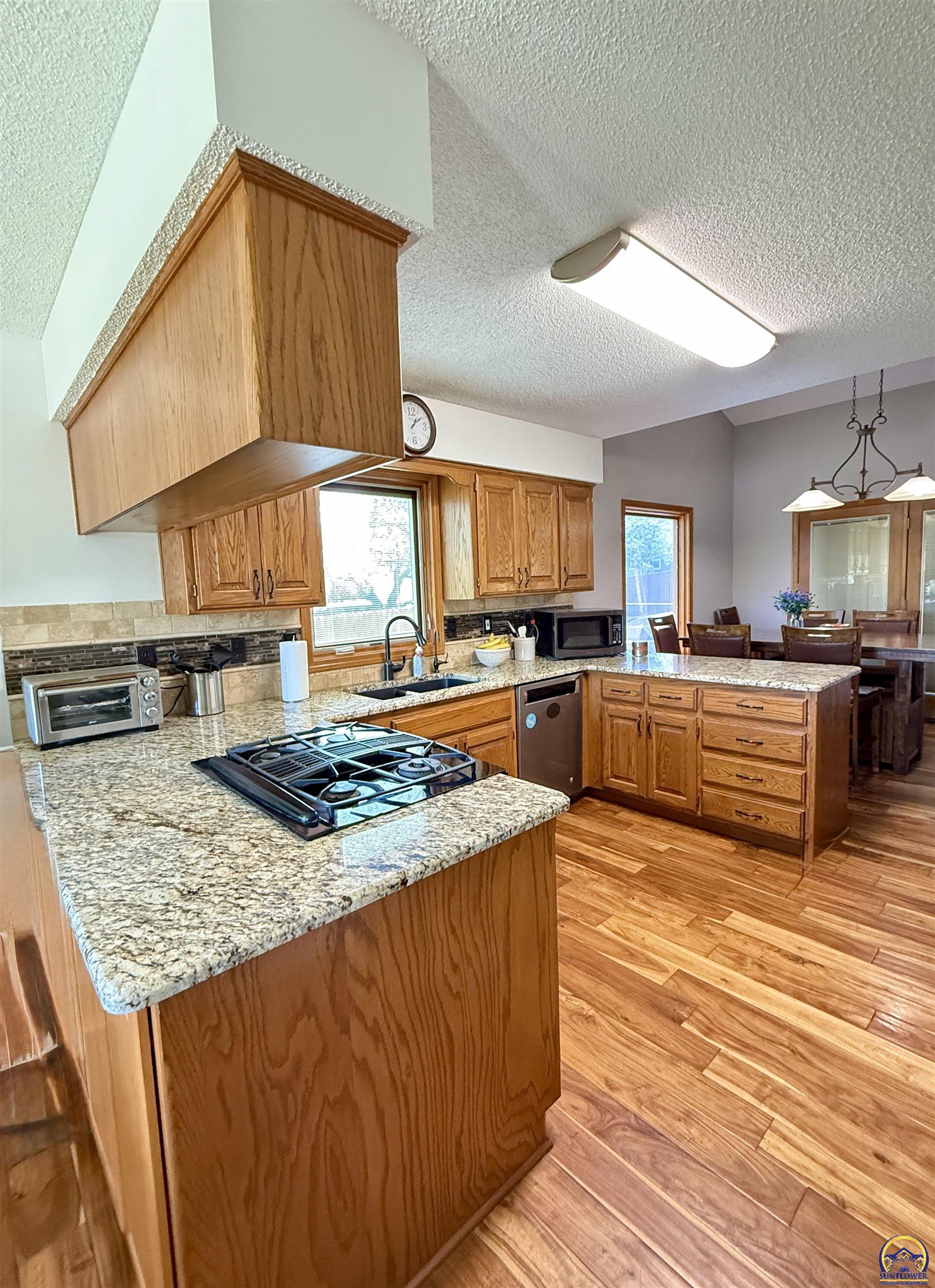 6506 Crescent Rim Drive Ozawkie, KS 66070 - Photo 4 of 72