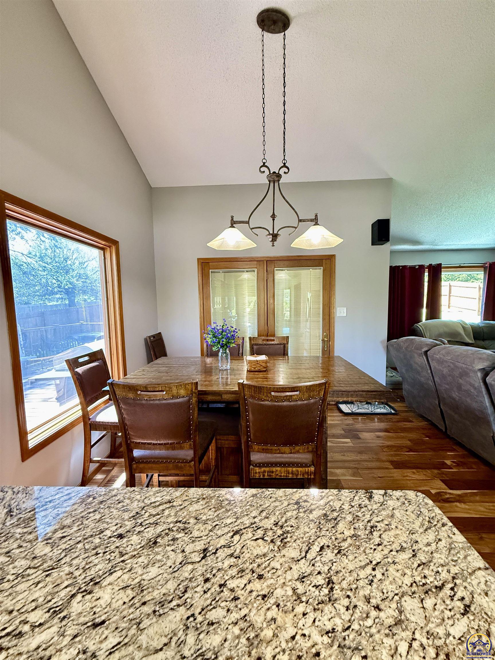 6506 Crescent Rim Drive Ozawkie, KS 66070 - Photo 8 of 72