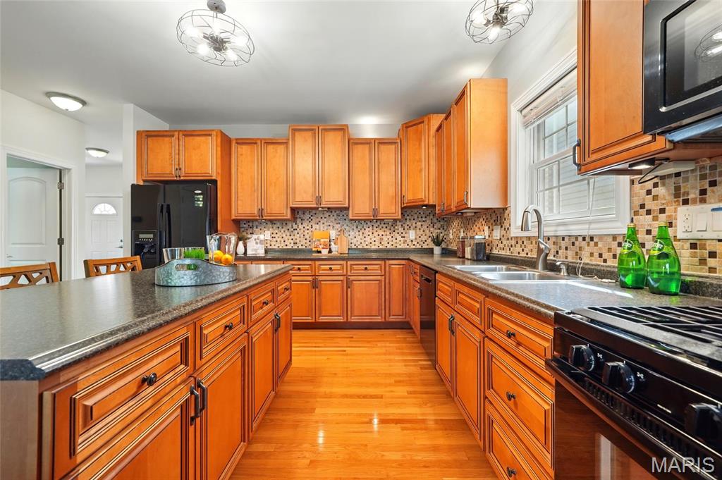 5703 Parc Ridge Way St. Louis, MO 63139 - Photo 13 of 34