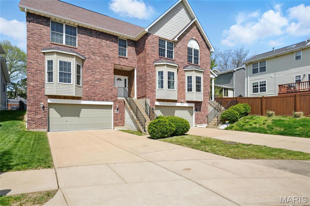 5703 Parc Ridge Way St. Louis, MO 63139 - Photo 3 of 34