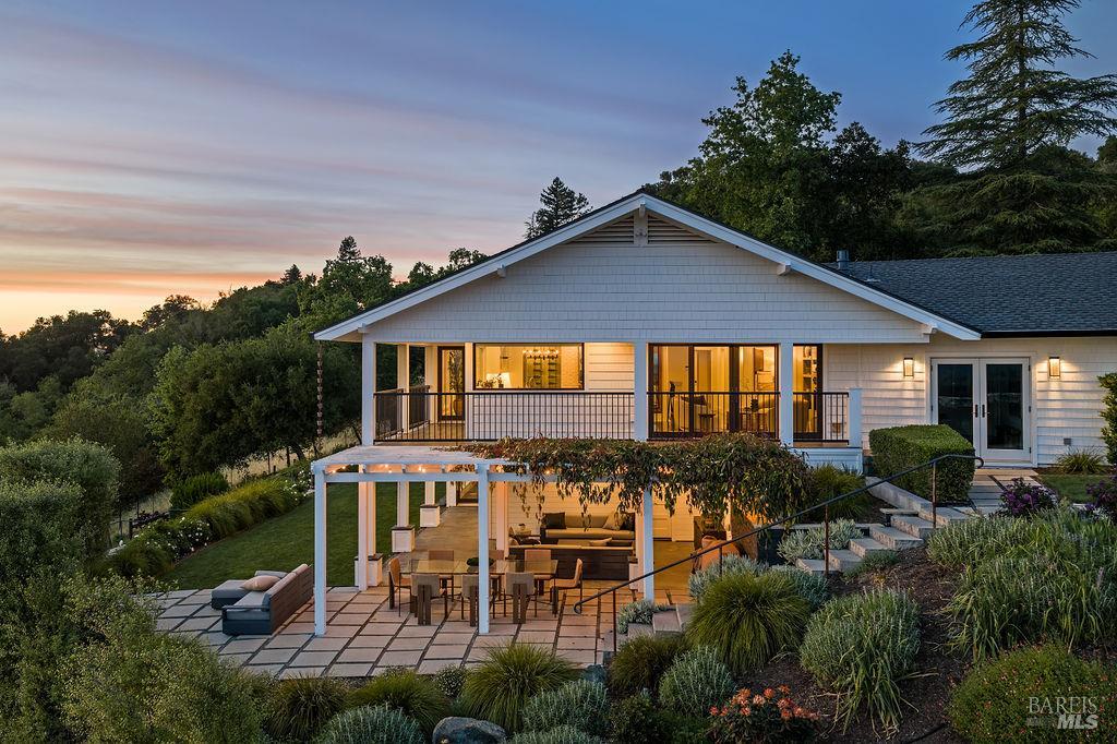 775 Benjamin Way Healdsburg, CA 95448 - Photo 5 of 96 a front view of a house with a yard