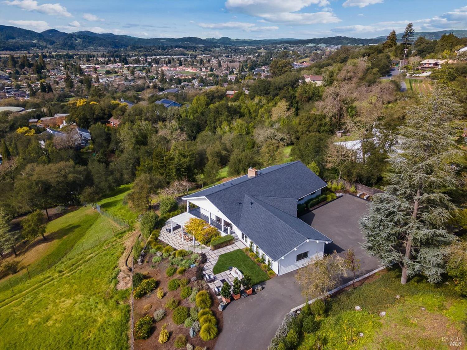 775 Benjamin Way Healdsburg, CA 95448 - Photo 84 of 96 an aerial view of a house with a yard