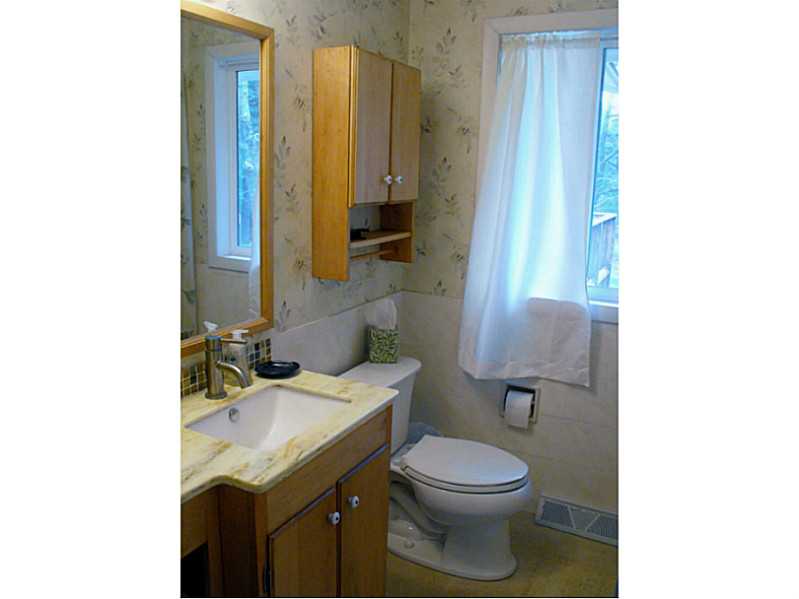 513 Switch Road Richmond, RI 02894 - Photo 11 of 19 Bathroom.