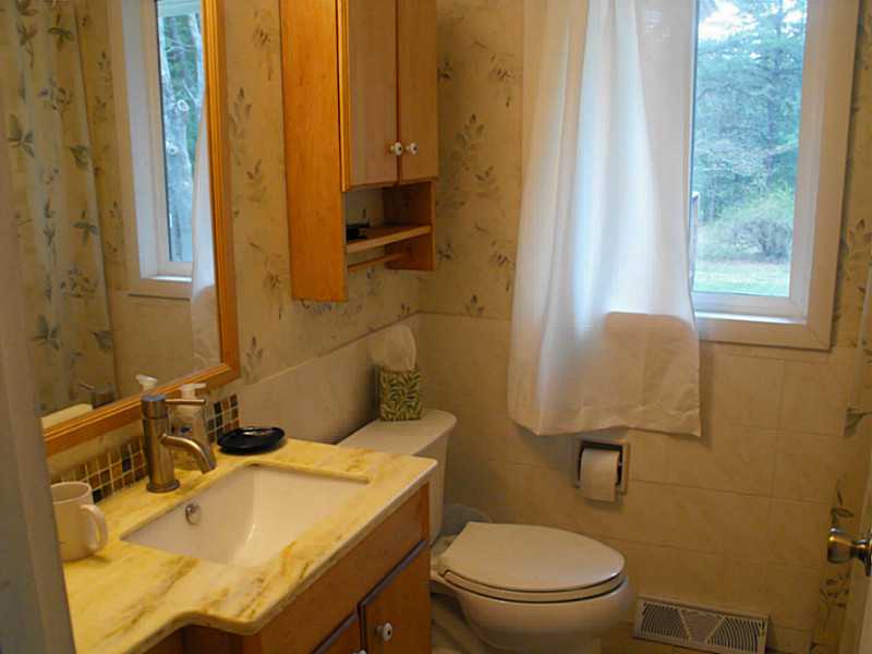 513 Switch Road Richmond, RI 02894 - Photo 10 of 19 Bathroom.