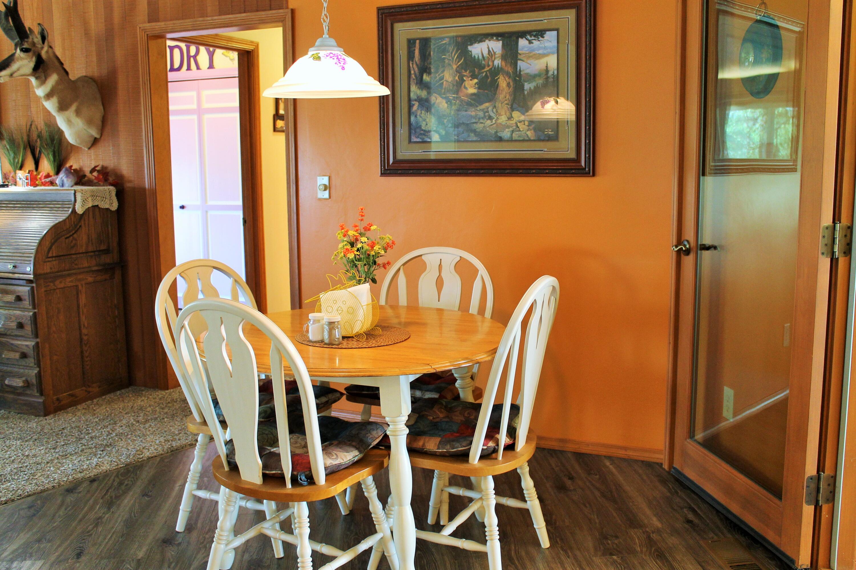 15324 Antioch Road White City, OR 97503 - Photo 14 of 51 Breakfast Area