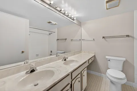 $399,900 | 1020 North Harlem Avenue, Unit 1E, River Forest, IL 60305
