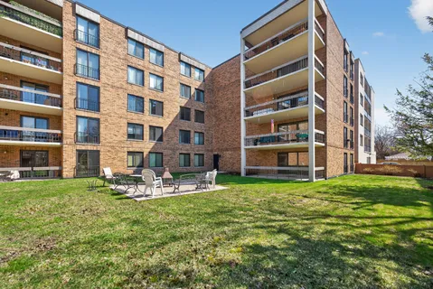 $399,900 | 1020 North Harlem Avenue, Unit 1E, River Forest, IL 60305