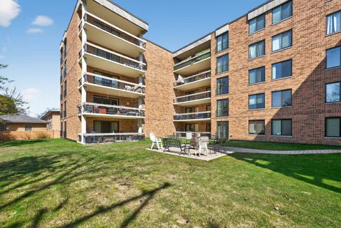 $399,900 | 1020 North Harlem Avenue, Unit 1E, River Forest, IL 60305