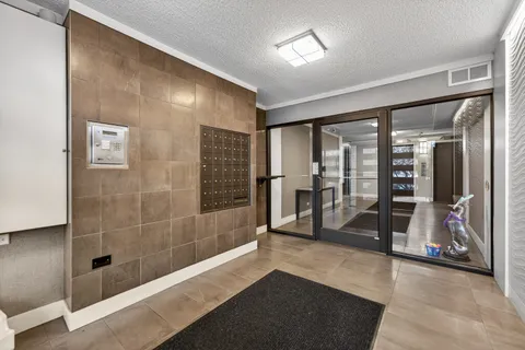 $399,900 | 1020 North Harlem Avenue, Unit 1E, River Forest, IL 60305