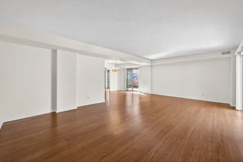 $399,900 | 1020 North Harlem Avenue, Unit 1E, River Forest, IL 60305