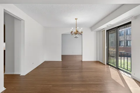 $399,900 | 1020 North Harlem Avenue, Unit 1E, River Forest, IL 60305