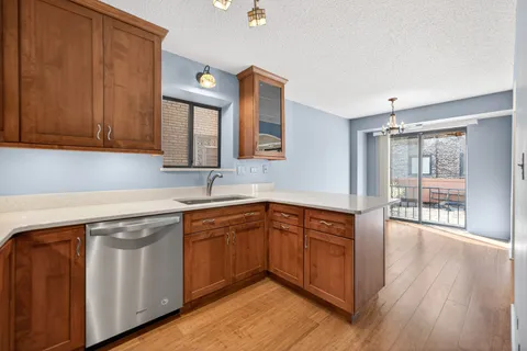 $399,900 | 1020 North Harlem Avenue, Unit 1E, River Forest, IL 60305