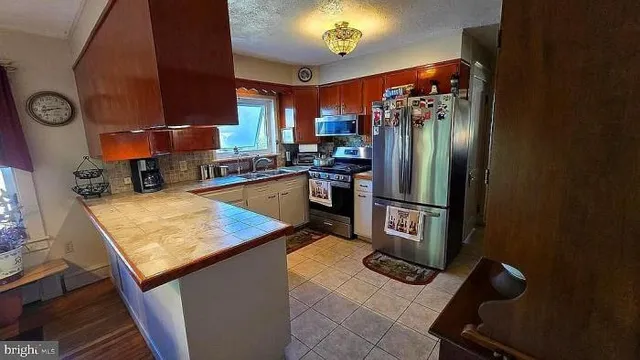 $370,000 | 121 East Summit Street, Mohnton, PA 19540