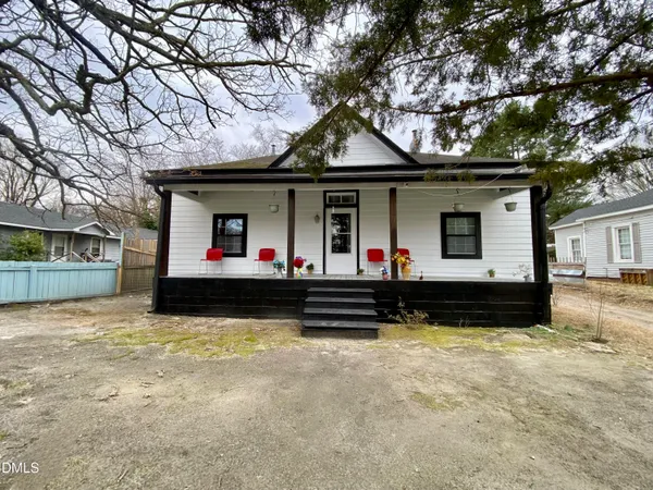 a front view of house with yard