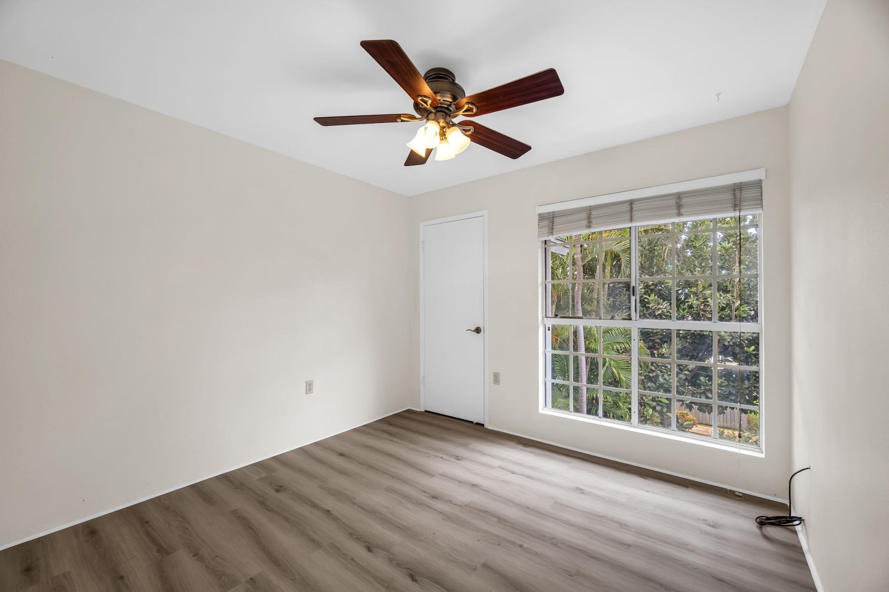 160 Keonekai Road, Unit 18202 Kihei, HI 96753 - Photo 20 of 25 a view of empty room with wooden floor and ceiling fan