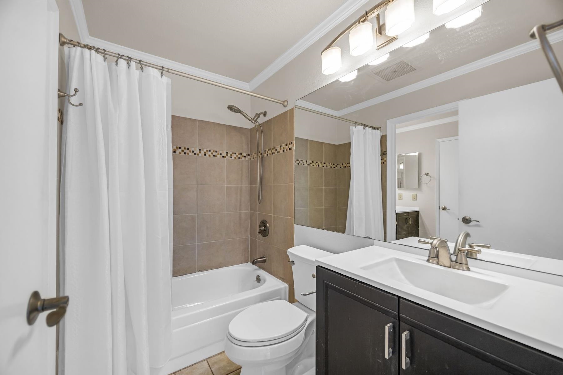 160 Keonekai Road, Unit 18202 Kihei, HI 96753 - Photo 21 of 25 a bathroom with a sink a toilet a mirror a vanity and shower
