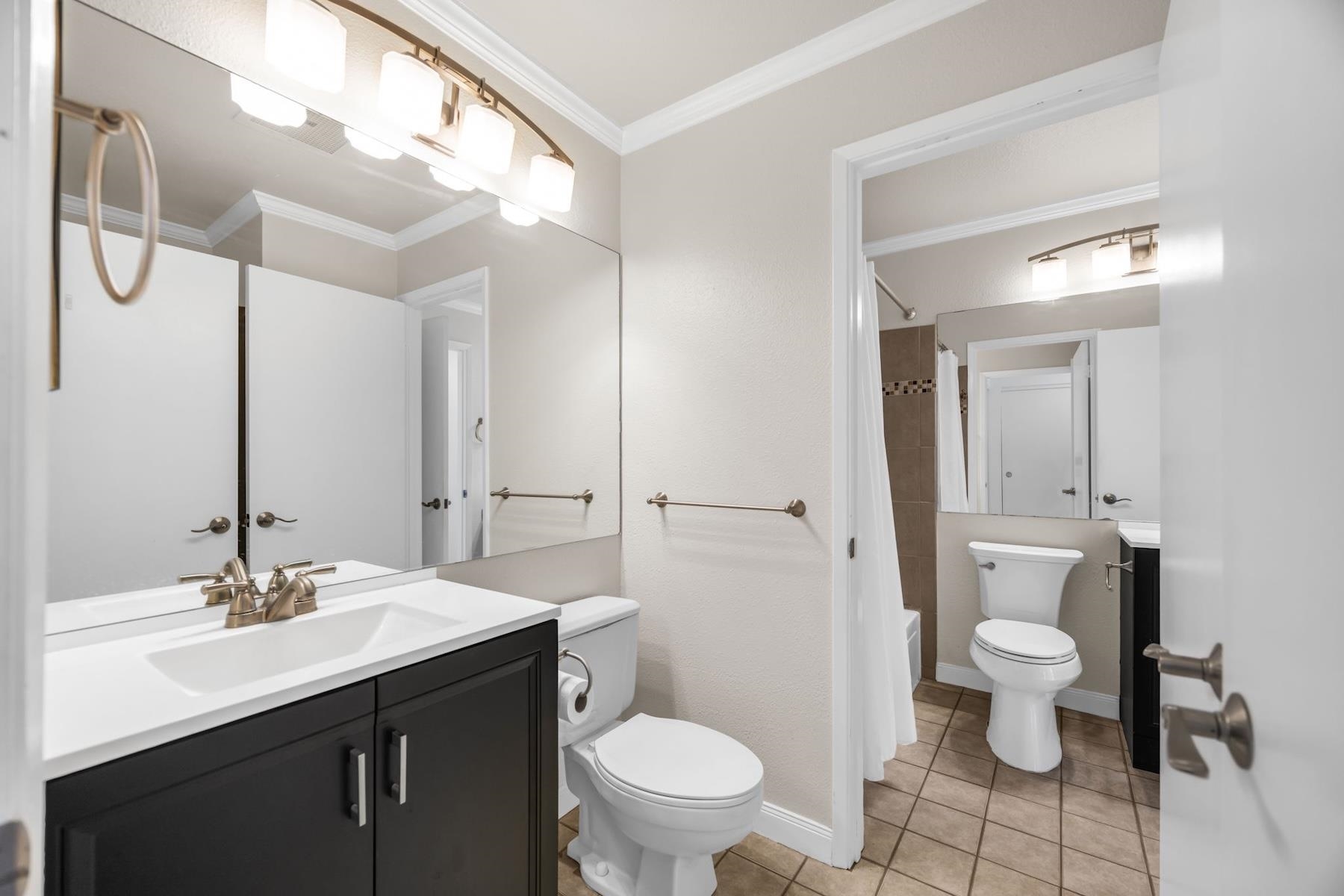 160 Keonekai Road, Unit 18202 Kihei, HI 96753 - Photo 23 of 25 a bathroom with a toilet sink and mirror