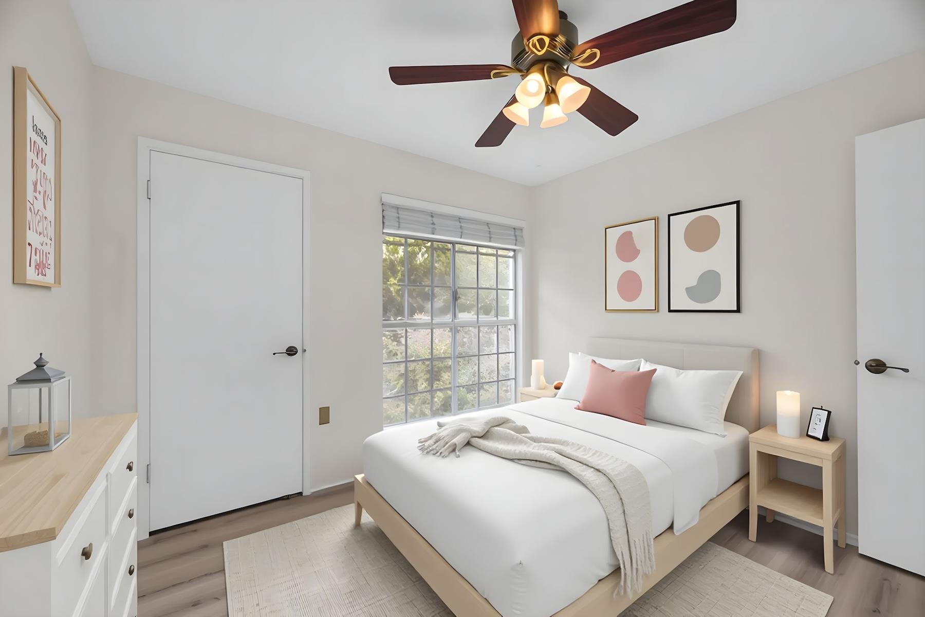 160 Keonekai Road, Unit 18202 Kihei, HI 96753 - Photo 8 of 25 a bedroom with a large bed and a chandelier