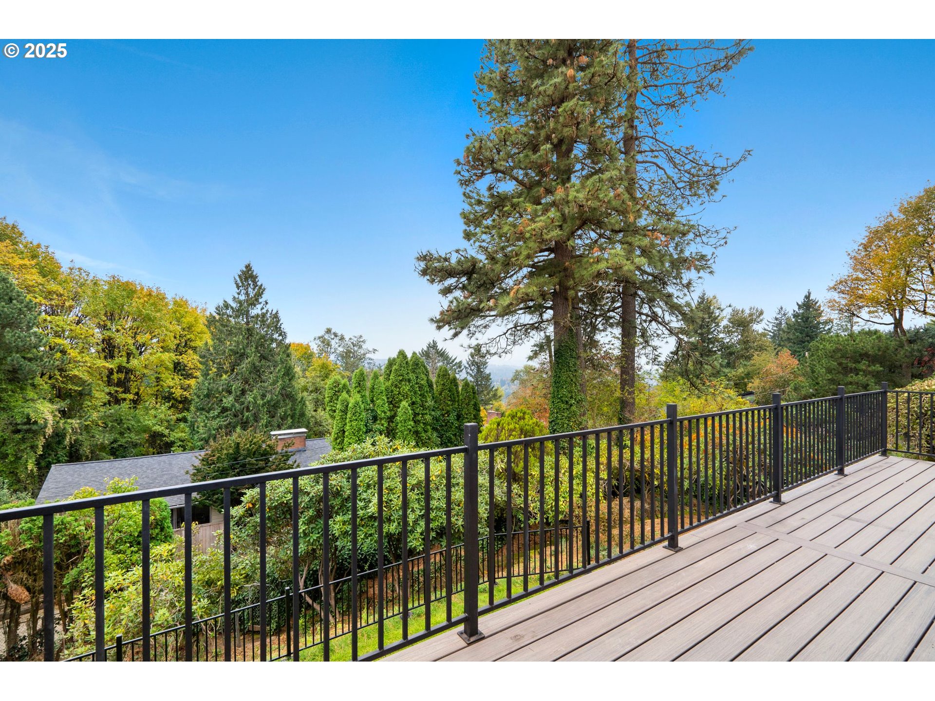 4175 Southwest Council Crest Drive Portland, OR 97239 - Photo 17 of 48