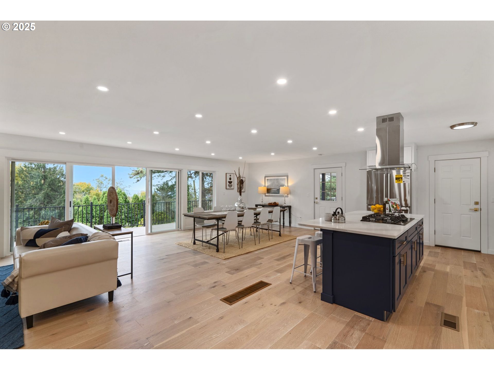 4175 Southwest Council Crest Drive Portland, OR 97239 - Photo 5 of 48